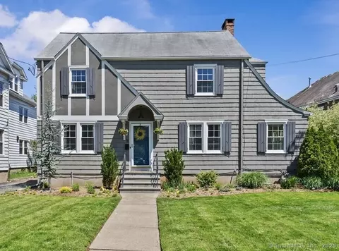 18 Grennan Rd, West Hartford, CT 06107