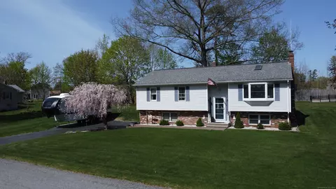 34 Bonnette Ave, Thompson, CT 06277
