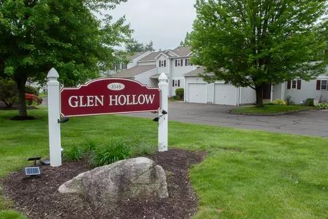 1048 S Main St #17, Southington, CT 06479