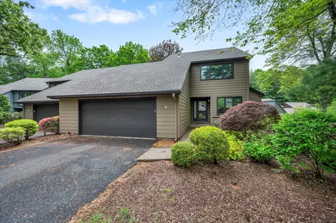 16 Ironwood Rd #16, West Hartford, CT 06117