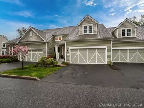 644 Championship Dr #644, Oxford, CT 06478