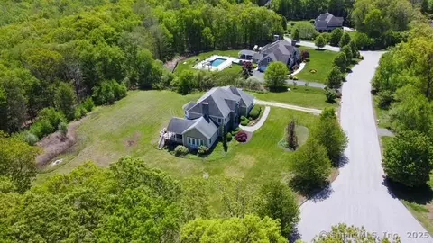 84 Mustang Dr, Monroe, CT 06468