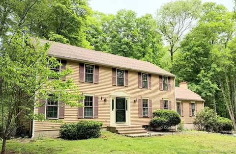 15 Packer Brook Rd, Redding, CT 06896