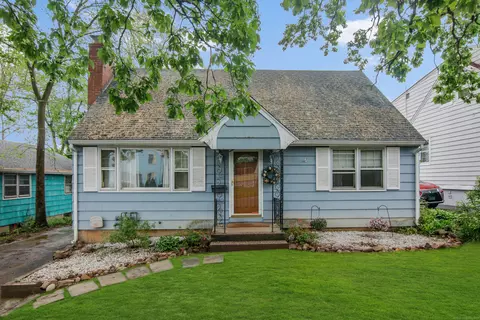 24 Carver St, New Britain, CT 06053