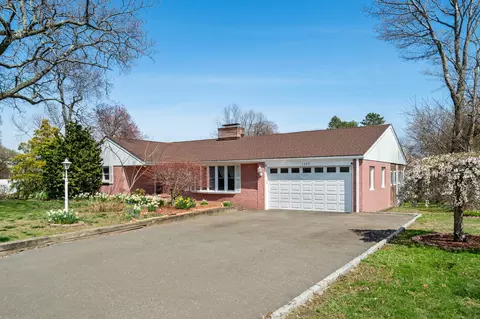 1492 Elm St, Stratford, CT 06615