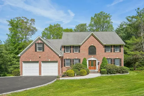 2 Logans Way, Danbury, CT 06811