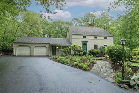 82 Whitethorn Dr, Guilford, CT 06437