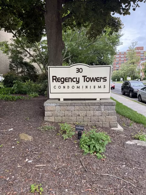 30 Woodland St #5F, Hartford, CT 06105