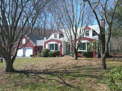 48 Carbonella Dr, Hamden, CT 06514