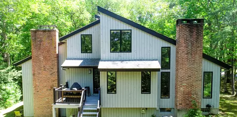 8 Bruce Ln, Avon, CT 06001
