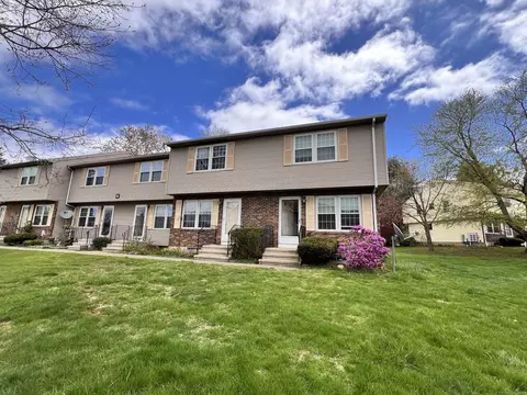6 Countryside Ln #1, Middletown, CT 06457