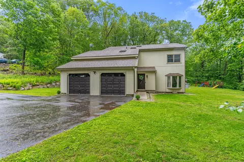 65 Putting Green Ln, Prospect, CT 06712