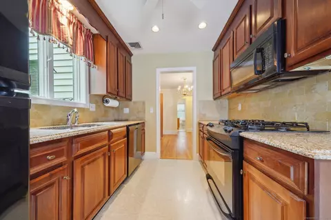 20 Newtown Ter, Norwalk, CT 06851
