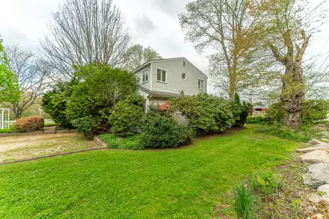 321 N Anguilla Rd, Pawcatuck, CT 06379