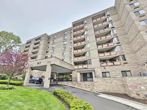 143 Hoyt St #1F, Stamford, CT 06905