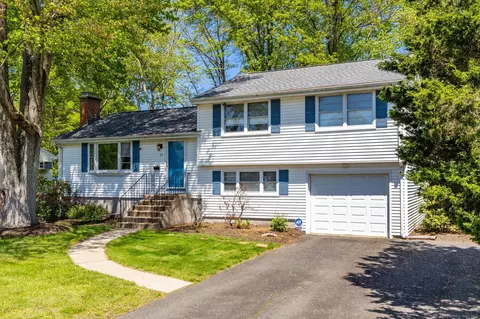 20 King Edward Rd, West Hartford, CT 06117