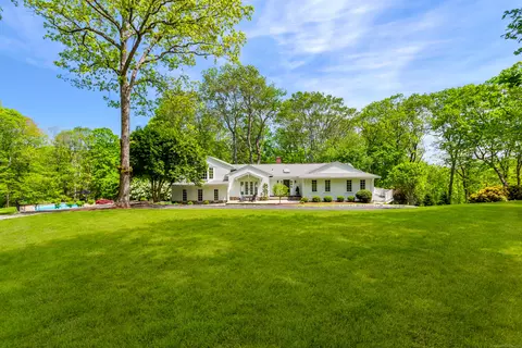 95 Treadwell Ln, Weston, CT 06883