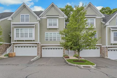 53 Lawrence Ave #53, Danbury, CT 06810