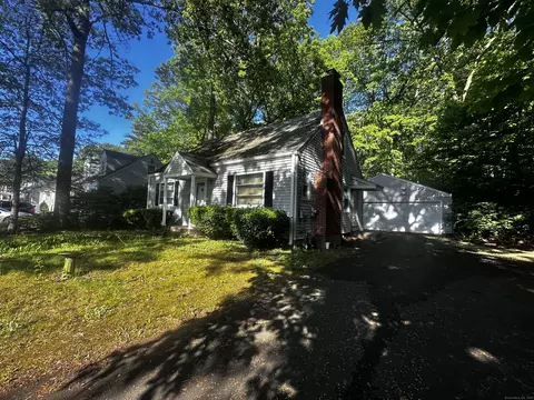 99 Essex St, Manchester, CT 06040