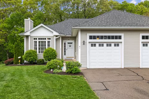 91 Pondview Cir #91, Beacon Falls, CT 06403