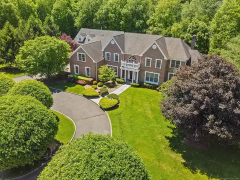 6 Pond View Dr, Newtown, CT 06470