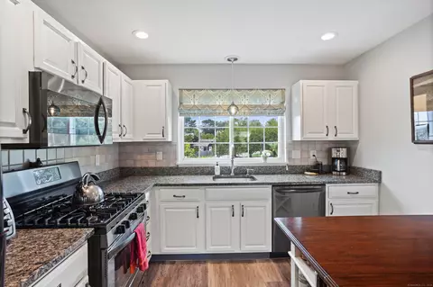 560 Silver Sands Rd #902, East Haven, CT 06512