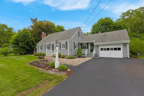 10 Knollwood Rd, Farmington, CT 06032