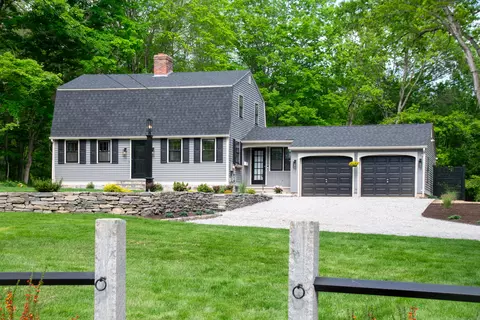 586 Essex Rd, Westbrook, CT 06498