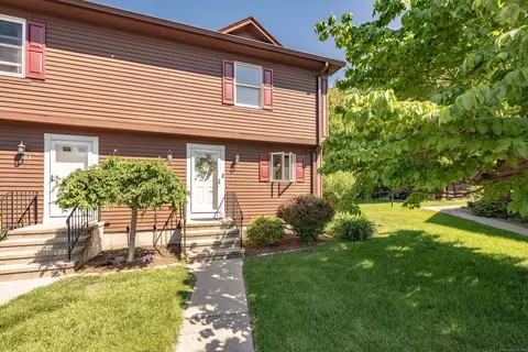 104 Candlewood Dr #104, Enfield, CT 06082