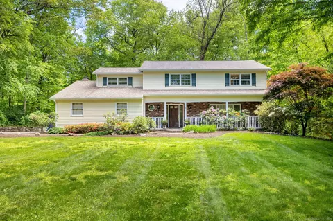 9 Meadowbrook Rd, New Fairfield, CT 06812