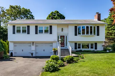 14 Melrose Ct, Hamden, CT 06518