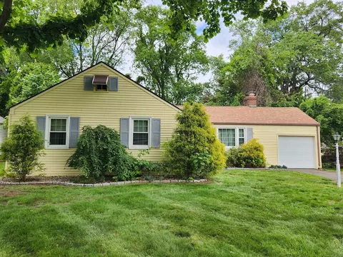 162 Goodale Dr, Newington, CT 06111