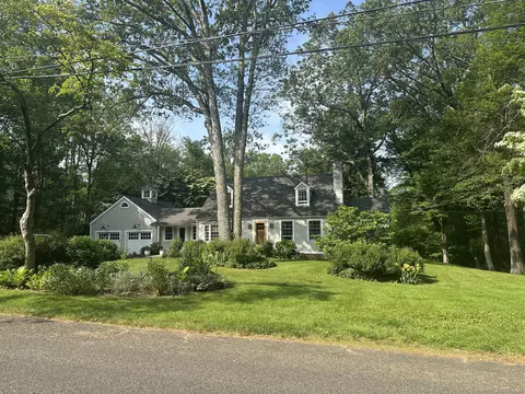 44 Meadow Ridge Dr, Easton, CT 06612