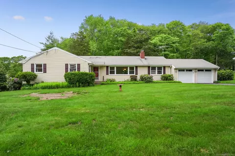 19 Harvest Hill Dr, Trumbull, CT 06611