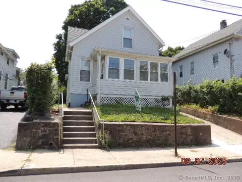 50 Bartlett St, Meriden, CT 06451