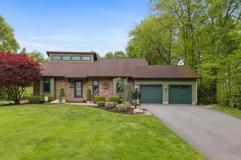 23 Blackhaw Dr, Cromwell, CT 06416