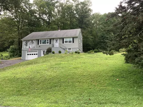 35 Mist Hill Dr, New Milford, CT 06776