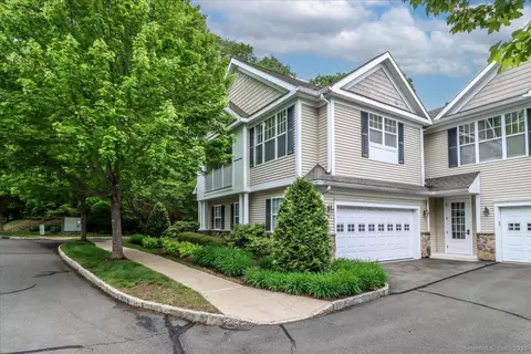 5 Franklin Ct #5, Newtown, CT 06470
