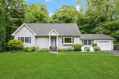 6 Queens Ln, Darien, CT 06820