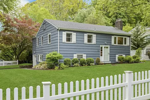 36 Hunt St, Norwalk, CT 06853