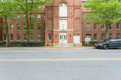 92 Main St #214, Deep River, CT 06417