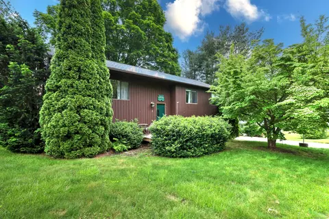 4 Jason Wright Dr, Ansonia, CT 06401