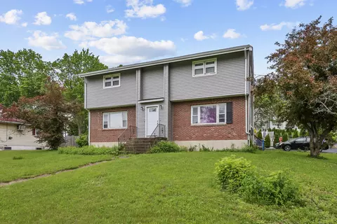 81 Glenstone Rd, Waterbury, CT 06705