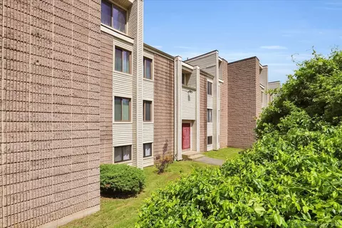 60 Burgundy Hill Ln #60, Middletown, CT 06457