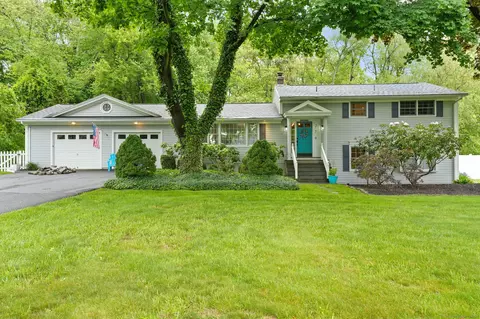 276 Sarah Cir, Orange, CT 06477