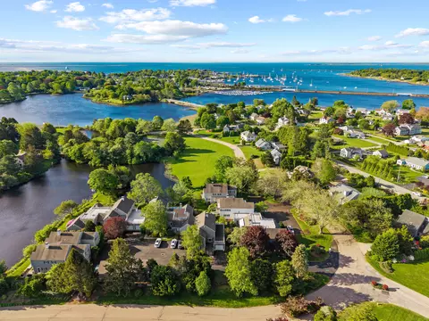 2 Quanaduck Cove Ct #2, Stonington, CT 06378