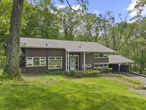 1 Indian Spring Ln, Norwich, CT 06360