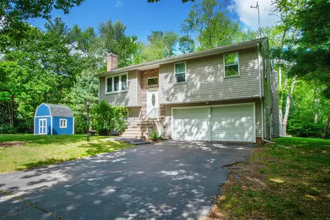 69 Fernwood Dr, Simsbury, CT 06070