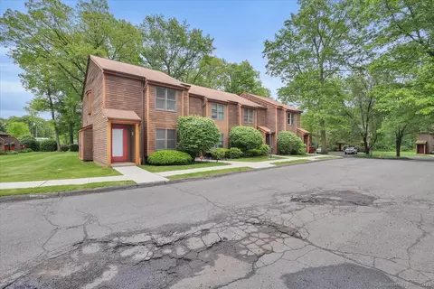10 Cianci Ave #7, Plainville, CT 06062