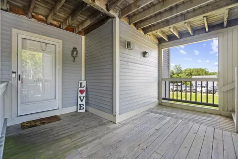 75 Redwood Dr #1302, East Haven, CT 06513